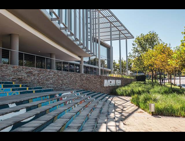 1,292M² OFFICE TO LET IN WATERFALL